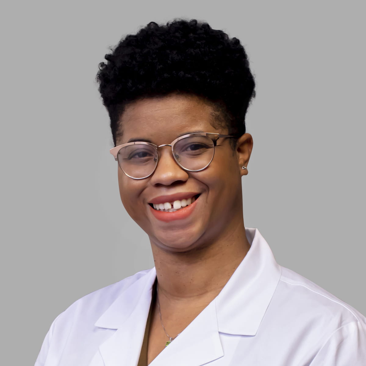 A friendly image of Zoe Julian, MD